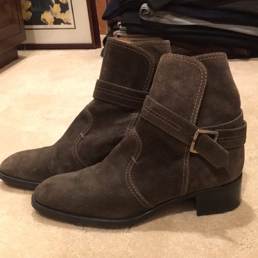 TODS 91/2 Olive Suede Boots Never Worn